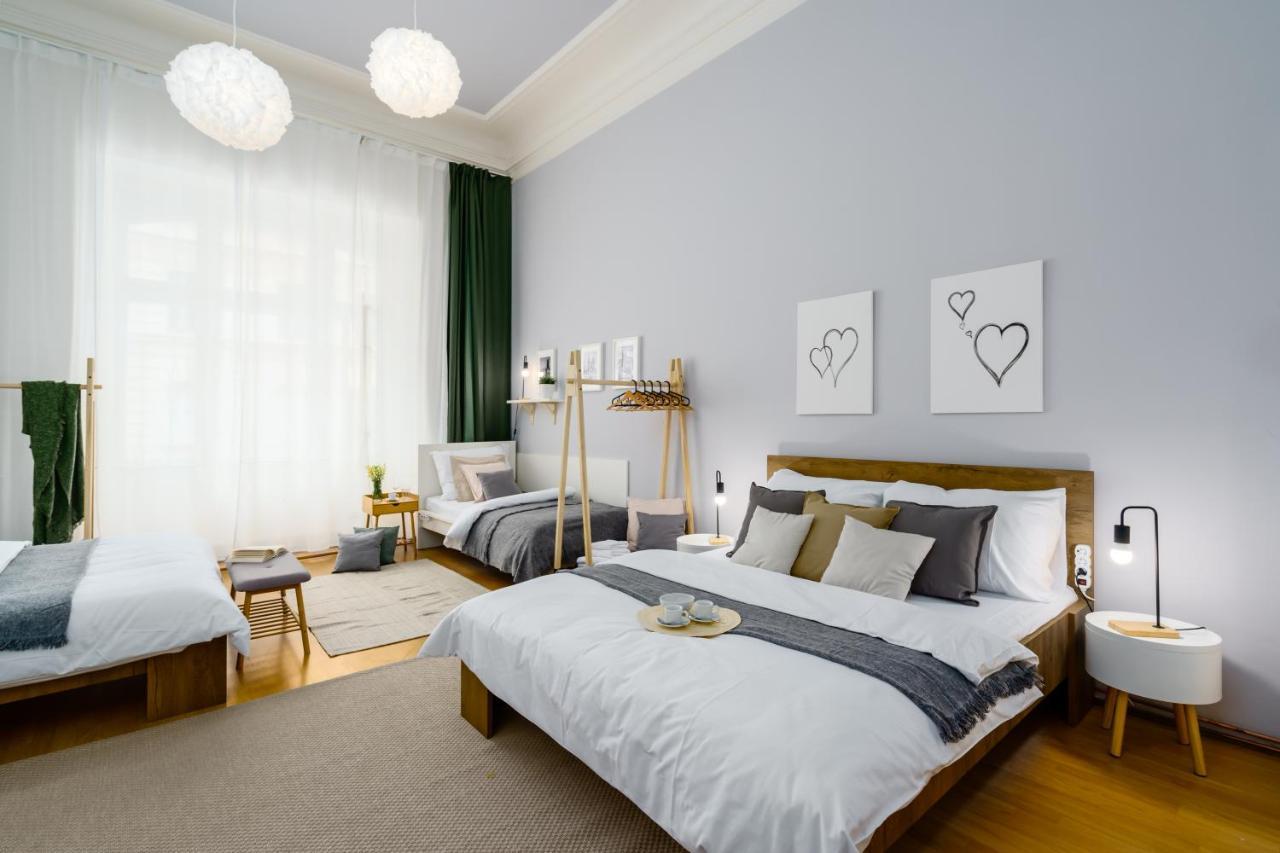 Ferienwohnung Modern&Huge APTs in Center by Michal&Friends Prag Exterior foto