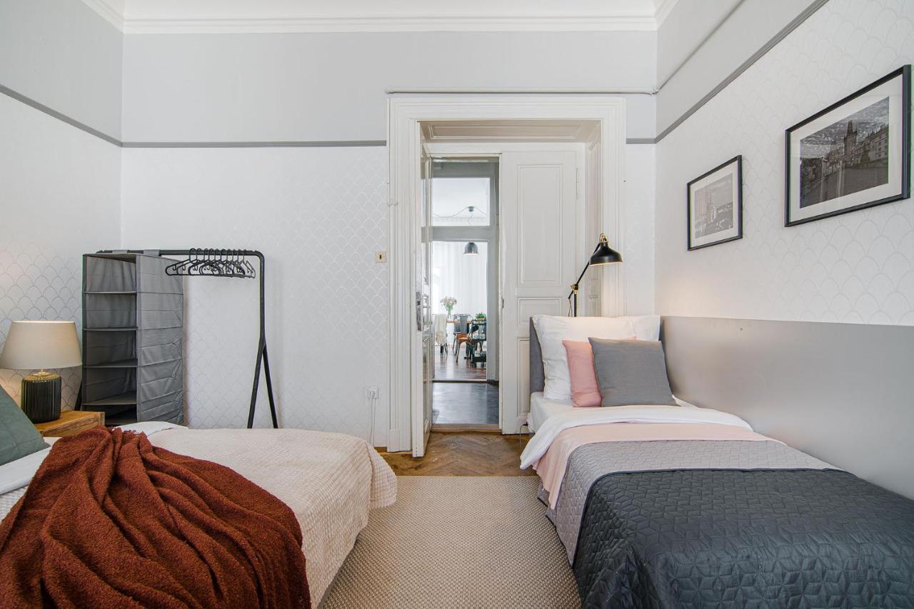 Ferienwohnung Modern&Huge APTs in Center by Michal&Friends Prag Exterior foto